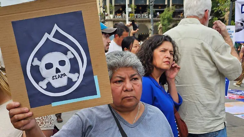 Manifestación agua contaminada y olorosa en Guadalajara 4